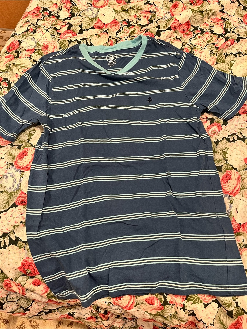 volcom men’s blue striped short sleeve shirt